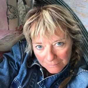 Meet your Posher, Suzanne